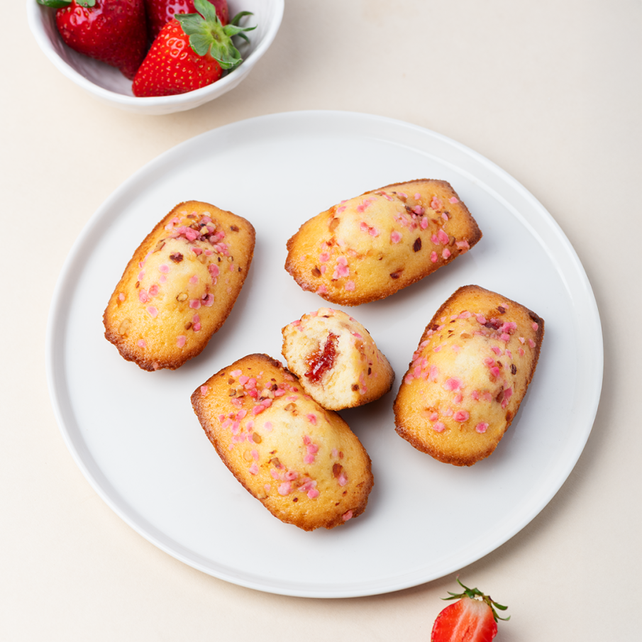 Madeleine cœur fraise yuzu et éclats de pralin rose - Maison Colibri